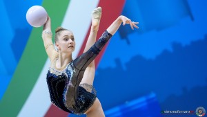 aa q neumann julia aut ph simone ferraro sfa08108 copia